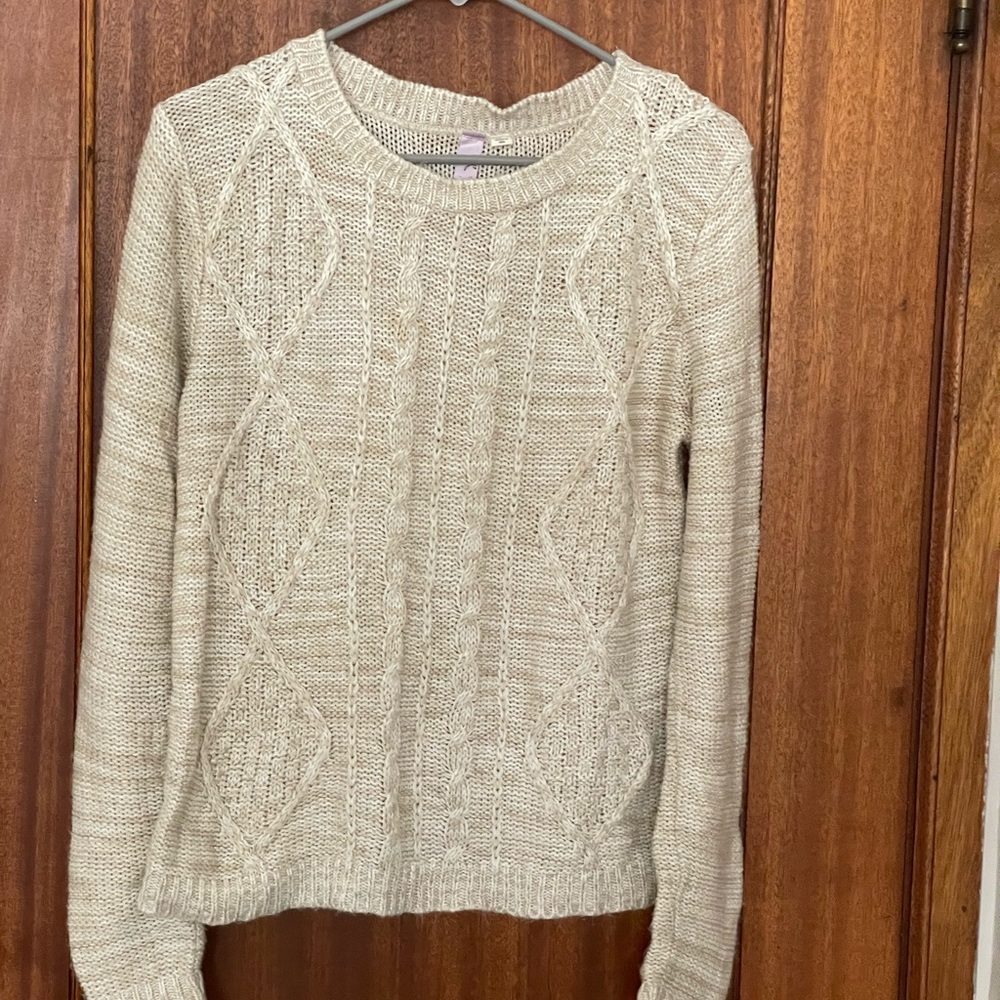Cute cream colored lightweight sweater with detailed pattern